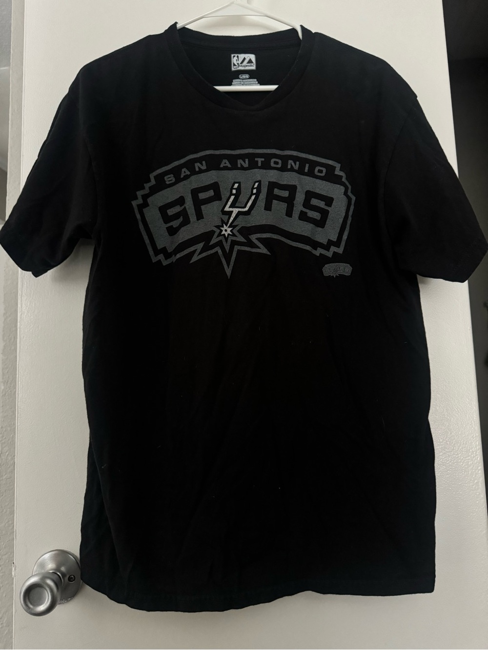 Majestic San Antonio Spurs Black and Gray Logo Tee